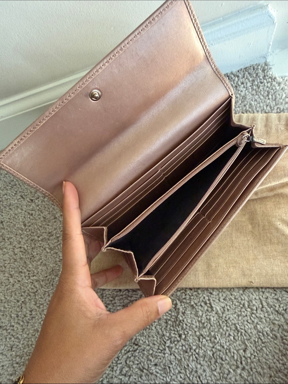 Gucci Brown Monogram Continental Wallet with Heart Logo - Picture 6 of 6